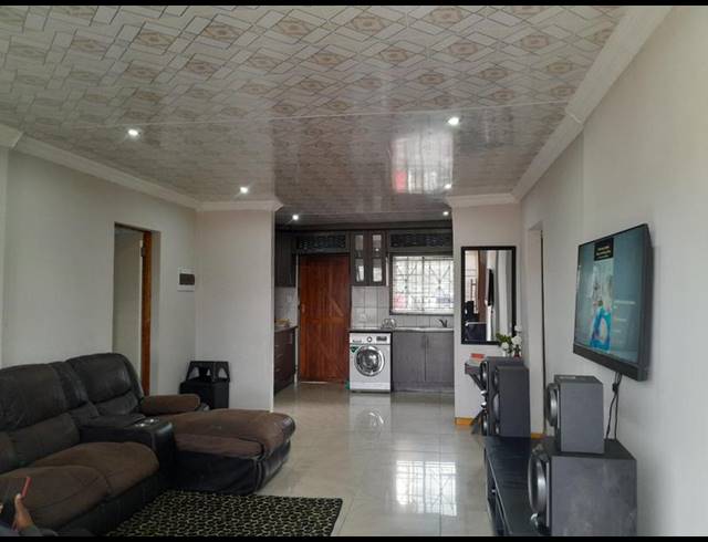 3 BEDROOM HOUSE FOR SALE IN ROSSLYN